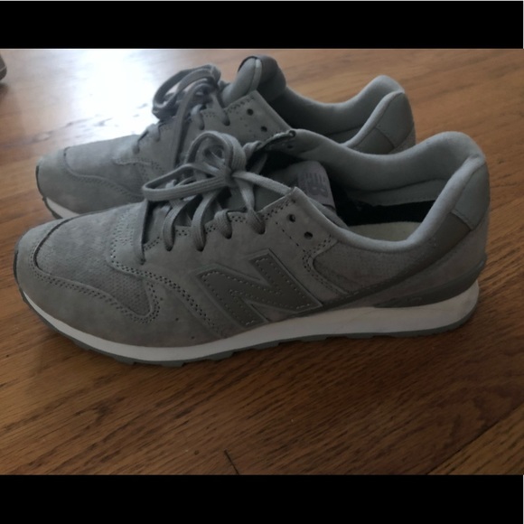 New Balance shoes, size 8 - Picture 1 of 5
